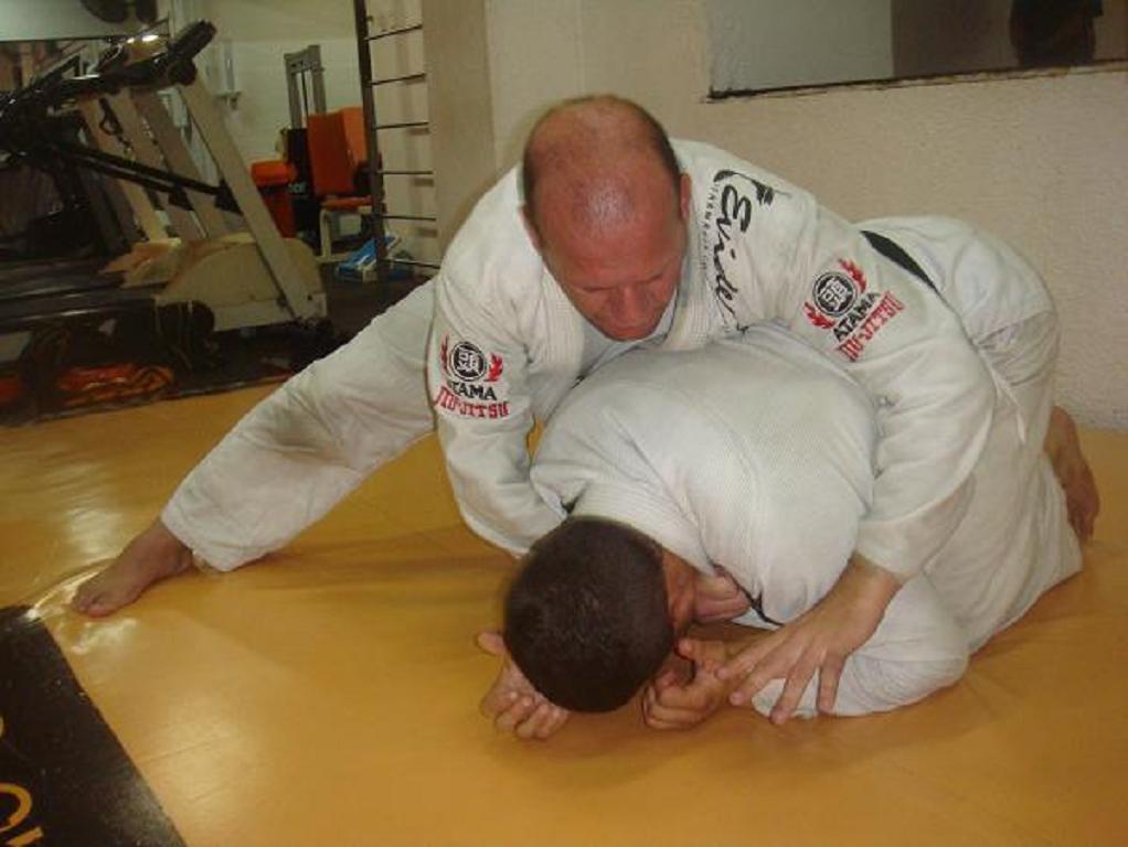 Se o relógio não pega no Jiu-Jitsu, dê um giro‏ como ensina Hugo Botelho