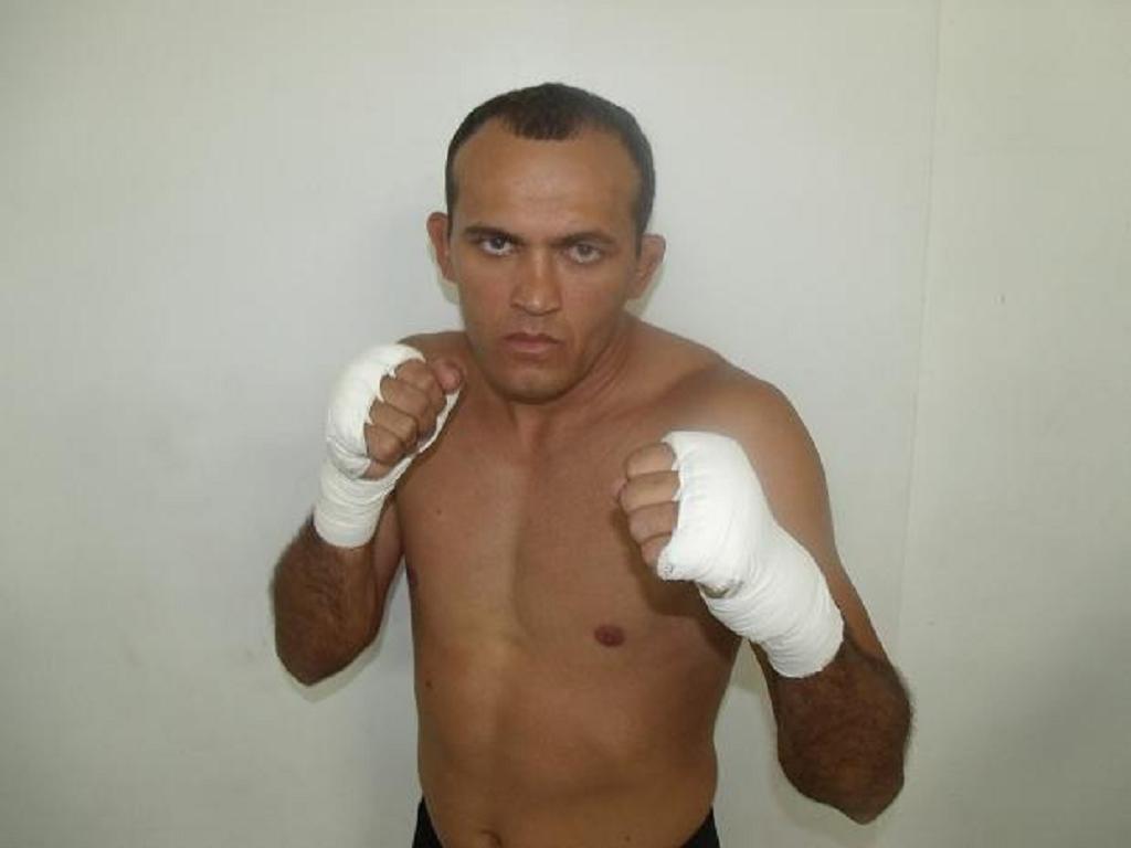 Jessé Cachorro Louco ensina um estrangulamento para o Jiu-Jitsu Sem Kimono e MMA