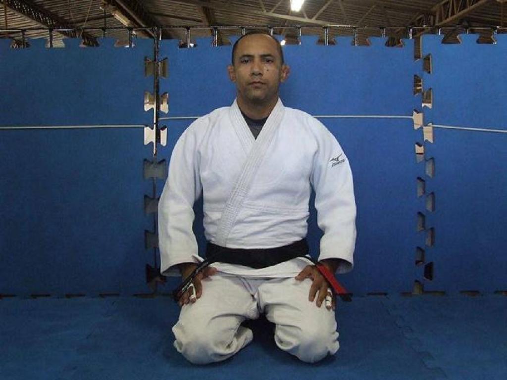 Faixa-preta Kylson Mota ensina uma raspagem para você surpreender no próximo treino