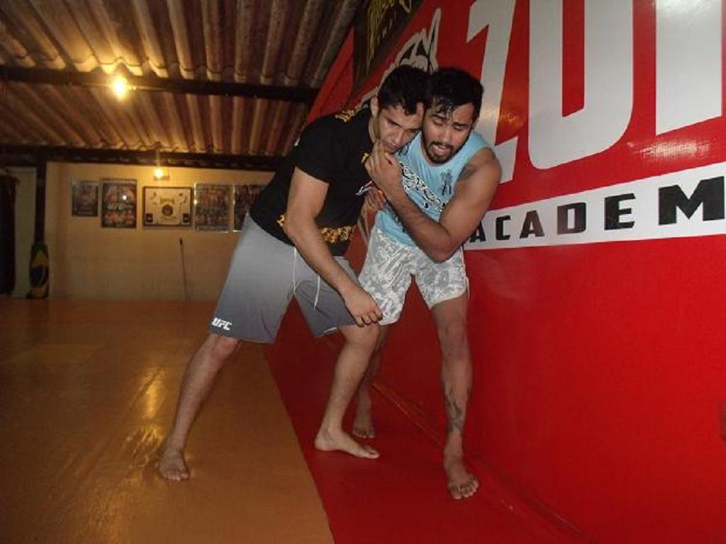 Como o faixa-preta Godofredo Pepey engatilhou o triângulo voador no UFC Rio