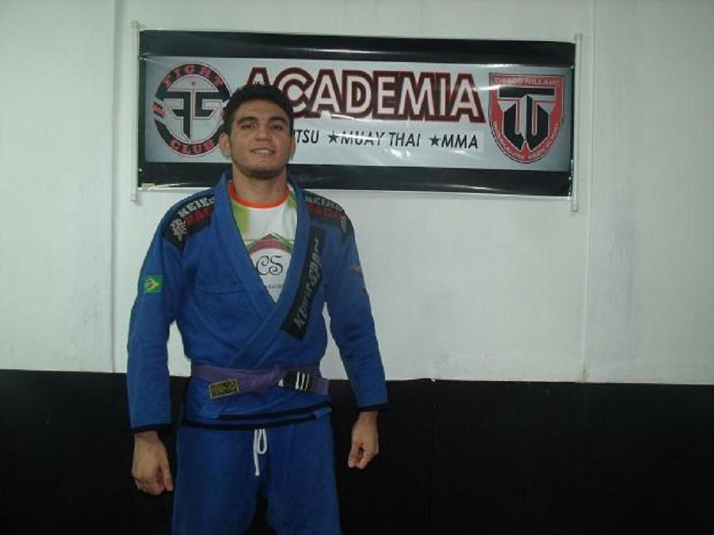 De La Riva: raspe, passe e pegue as costas com o faixa-roxa Thiago Willame