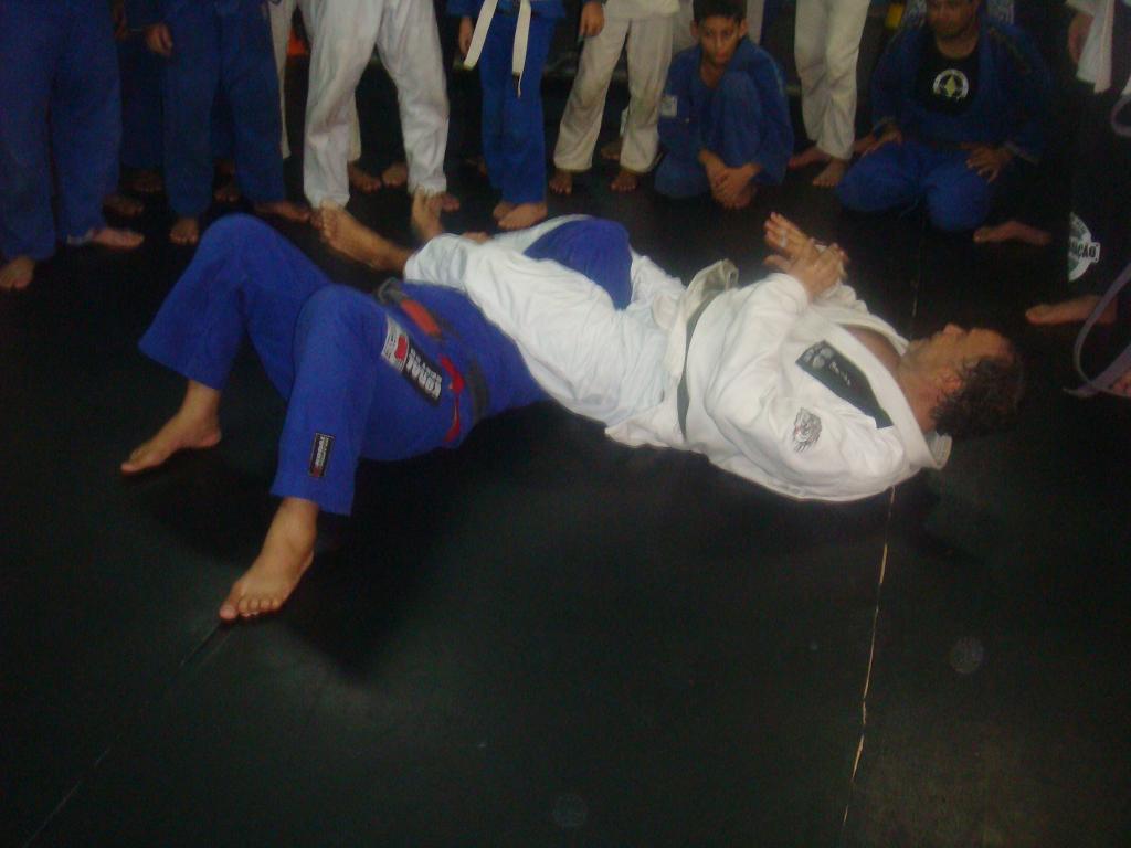 Bote mais pressão e não perca o armlock, com Gutenberg Melo