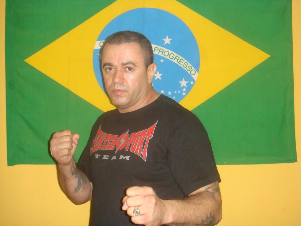 Mestre Evilázio Feitoza ensina posição de MMA
