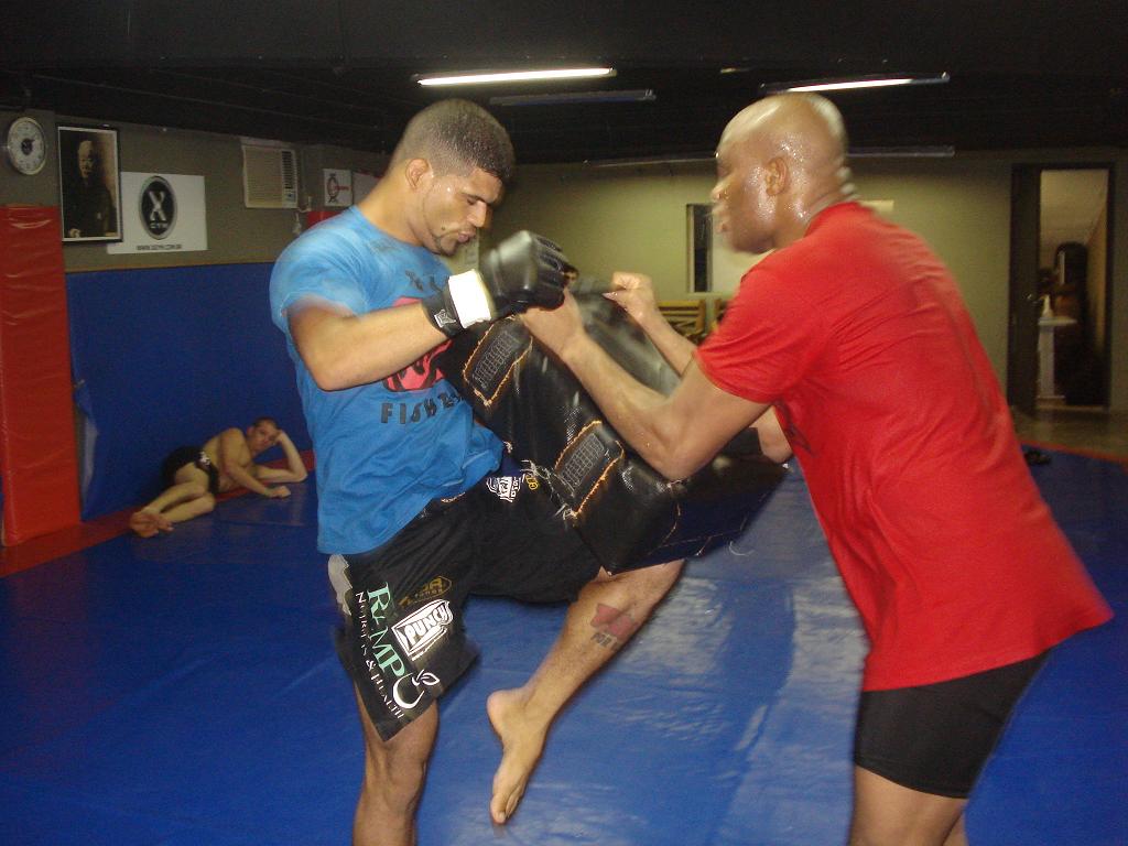 Veja a preparação de Paulo Bananada para o Face to Face