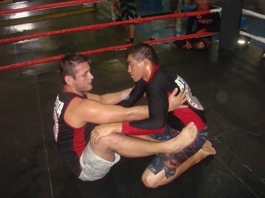 Em tempo de ADCC, André Lunga ensina a raspar sem kimono