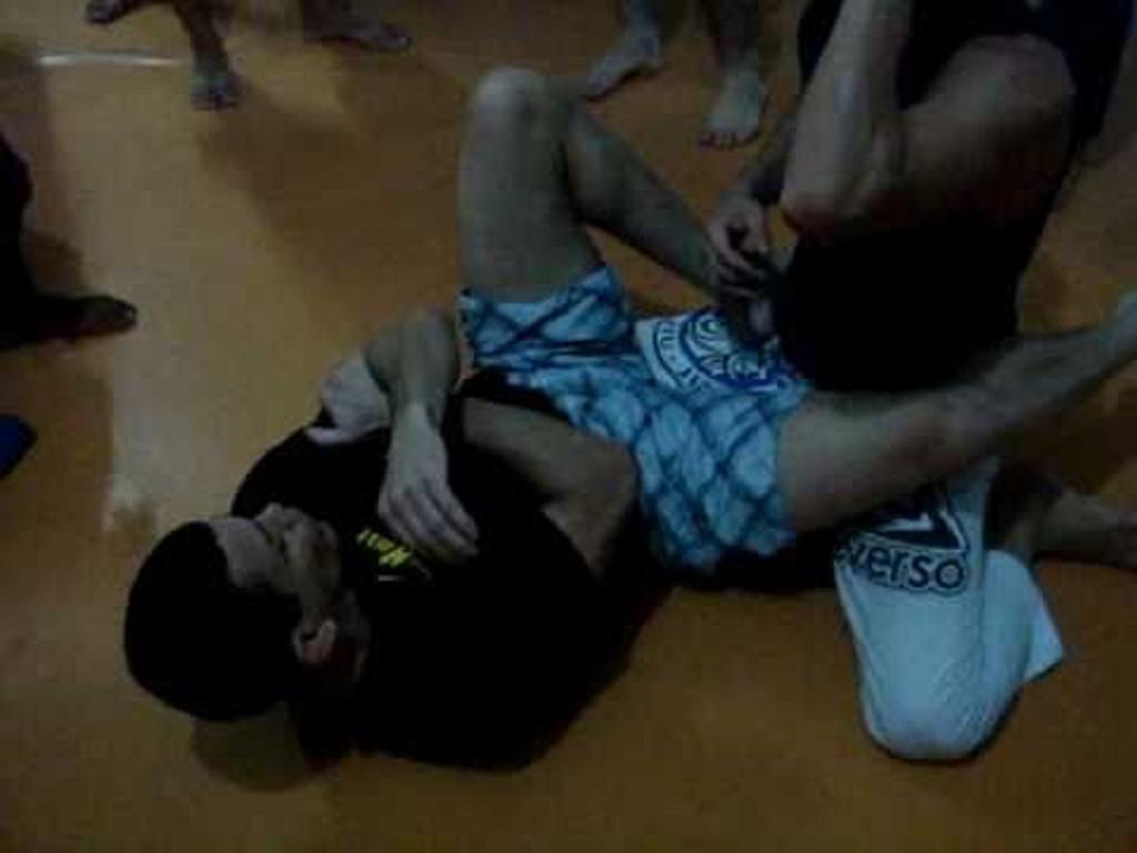 André Gigueto ensina segredo do triângulo de mão na guarda