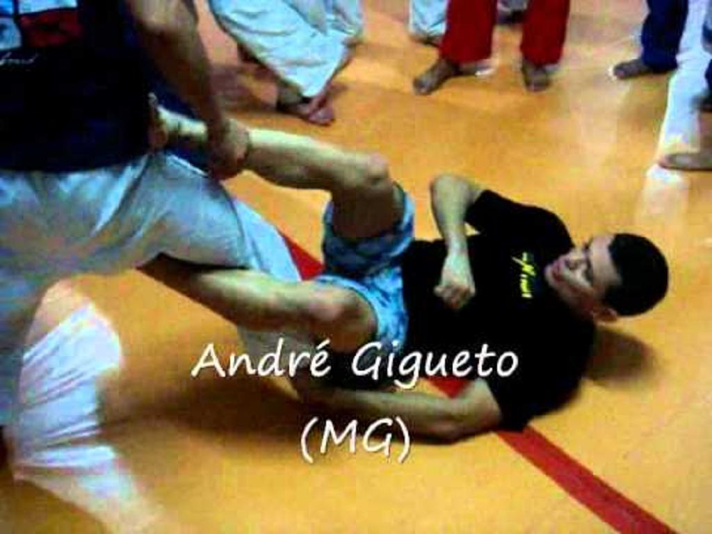 Gigueto ensina raspagem para o MMA