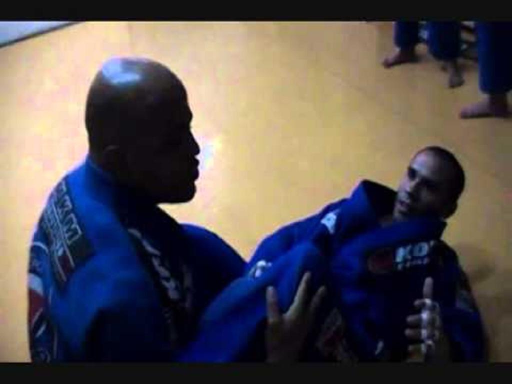 Posições Jiu-Jitsu – Thiago Maia ensina raspar com estilo