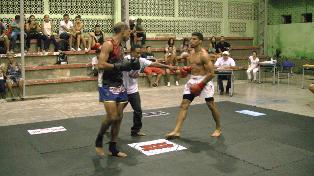 TV Meiaguarda – House Combat – Henrique Capoeira (Vida Nova) x Leandro (Pou Fight)